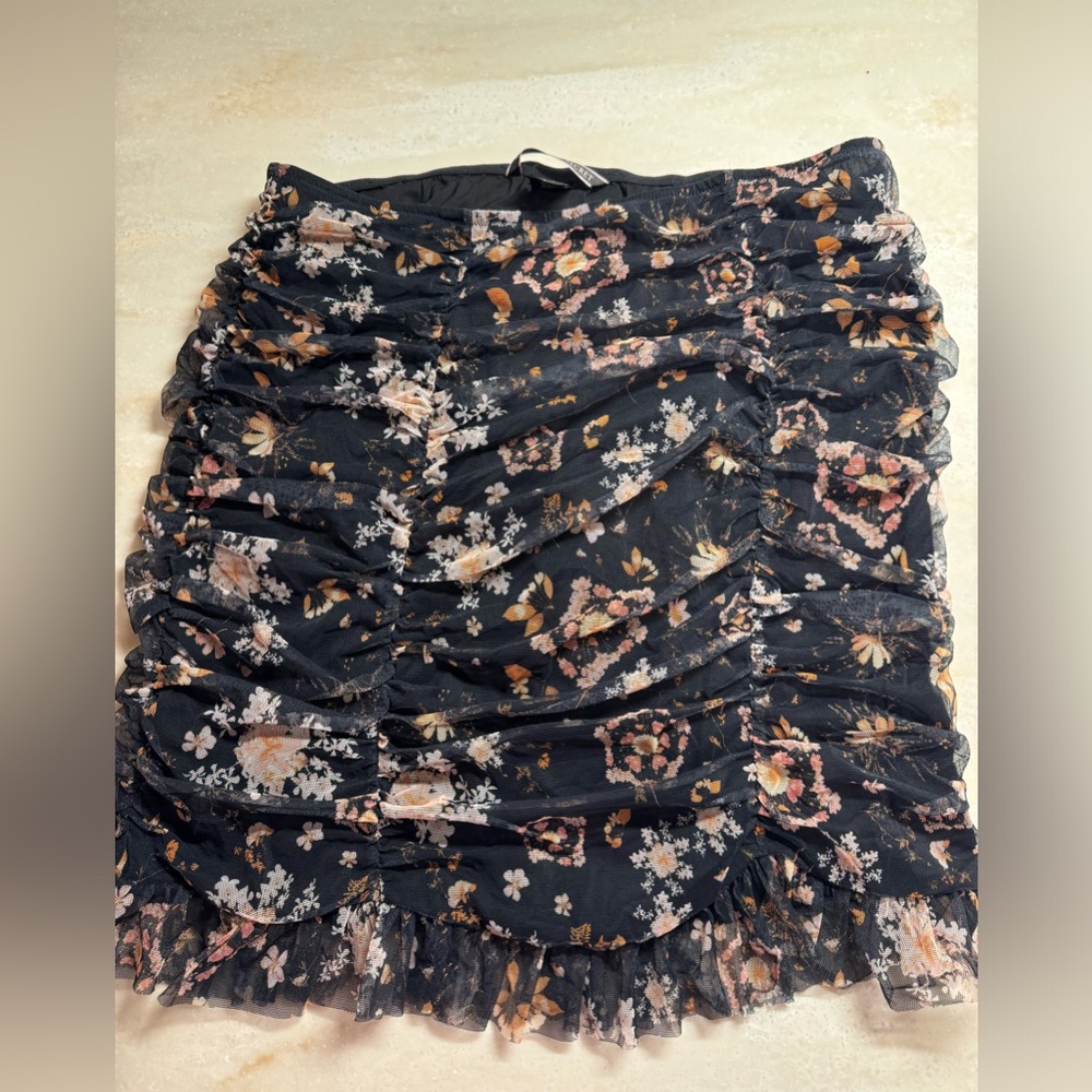 Victoria Secret ruffle mini Skirt Size M